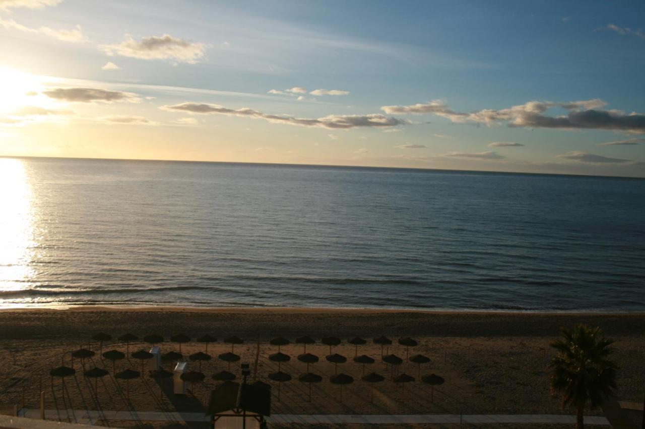 Apartamento En Primera Linea/Beachfront Apartment Fuengirola Kültér fotó