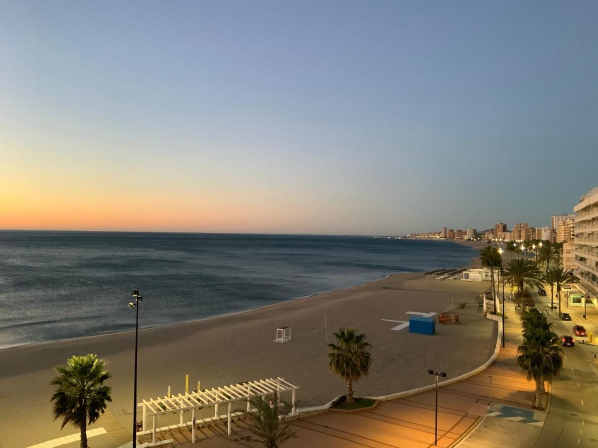 Apartamento En Primera Linea/Beachfront Apartment Fuengirola Kültér fotó