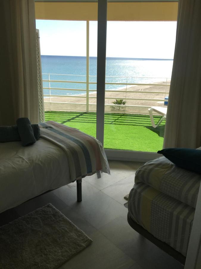 Apartamento En Primera Linea/Beachfront Apartment Fuengirola Kültér fotó