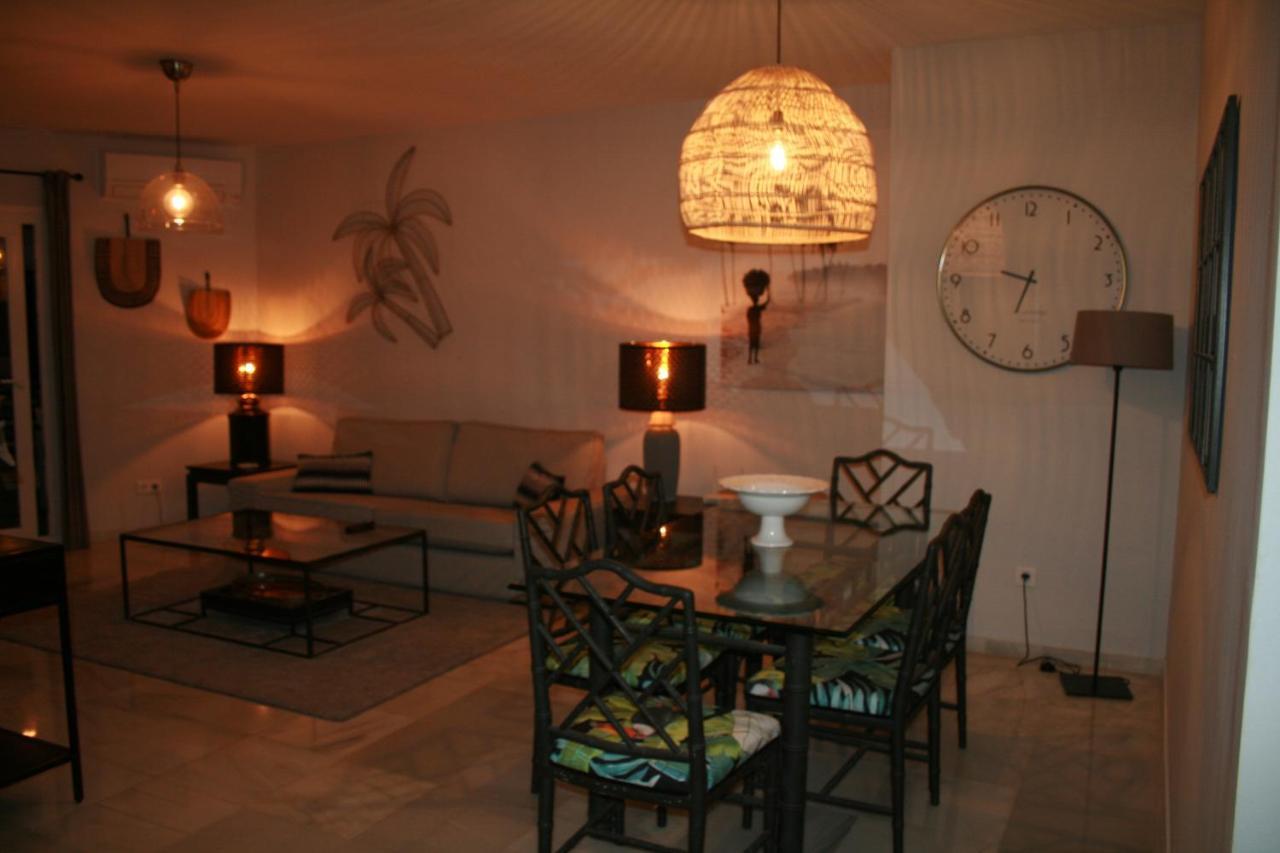 Apartamento En Primera Linea/Beachfront Apartment Fuengirola Kültér fotó