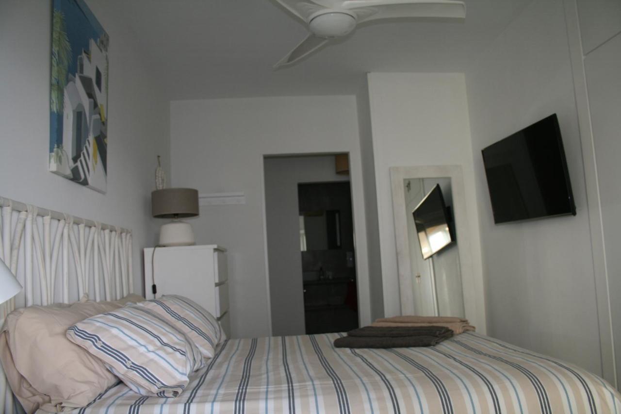 Apartamento En Primera Linea/Beachfront Apartment Fuengirola Kültér fotó