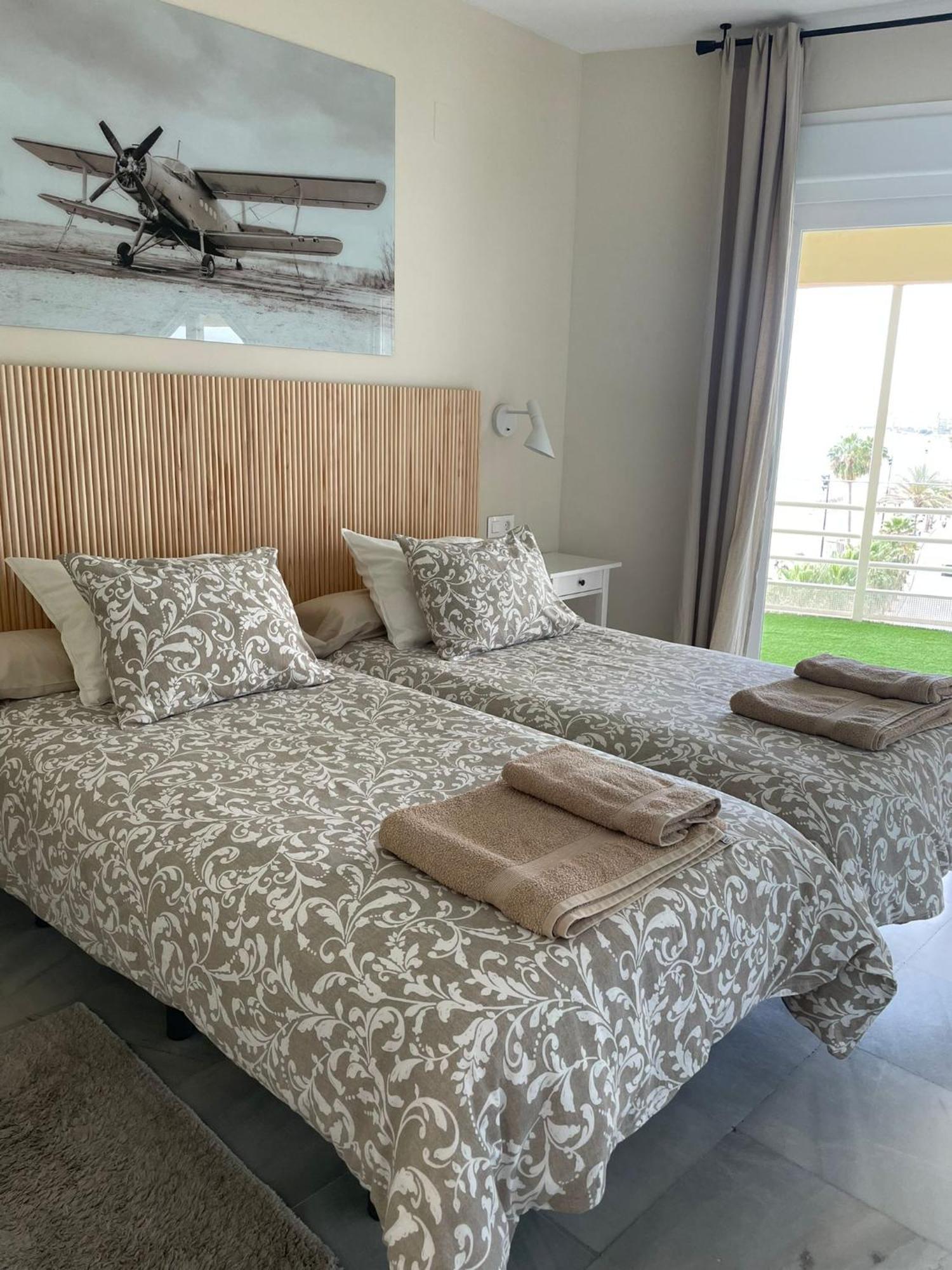 Apartamento En Primera Linea/Beachfront Apartment Fuengirola Kültér fotó